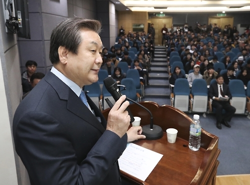 기조강연 하는 김무성 전 대표