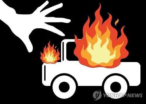 "도로에 덩그러니" 불에 탄 승용차…사라진 운전자 - 1
