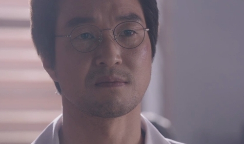 Scene from 'Dr. Romantic' (copyright SBS)