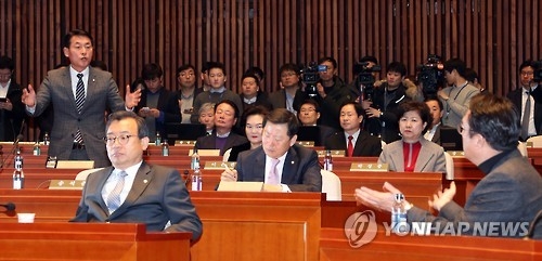 '촛불' 거듭할수록 원심력 커지는 與…갈라서는 주류-비주류 - 2