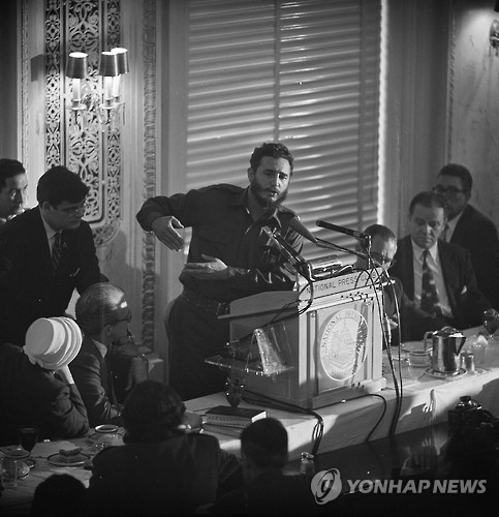 혁명에 성공한 해인 1959년 4월20일 미국 워싱턴 내셔널프레스 클럽