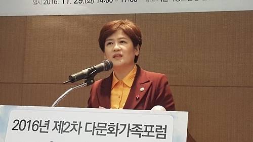 (서울=연합뉴스) 이희용 기자 = 강은희 여성가족부 장관이 29일 오후 다문화가족포럼에서 축사를 하고 있다.