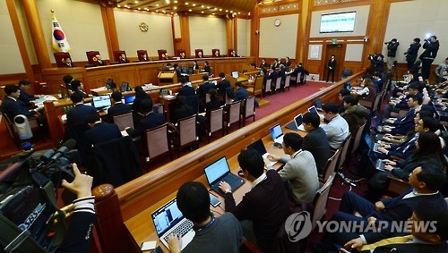 (서울=연합뉴스) 이정훈 기자 =5일 오전 서울 종로구 재동 헌법재판소 대심판정에서 박근혜 대통령 탄핵심판 사건의 2차 변론기일이 열리고 있다. 2017.1.5uwg806@yna.co.kr