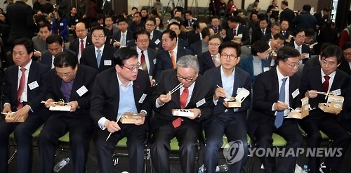 새누리당 '반성·화합 대토론회'…참석은 '반쪽'(종합) - 2