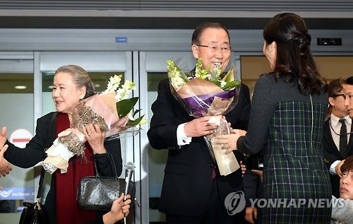 潘, 10년만의 '금의환향'…대선출정식 방불·귀갓길 민생행보 - 2