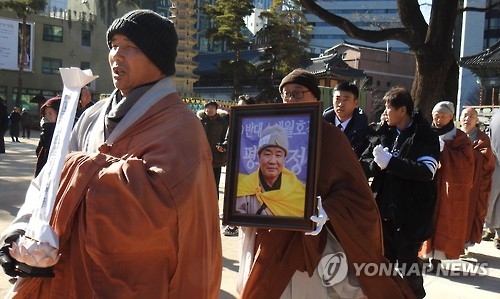 '촛불집회 분신' 정원스님 조계사 노제