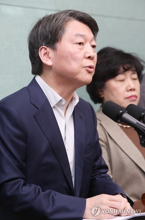 기자회견하는 안철수 전 국민의당 대표
