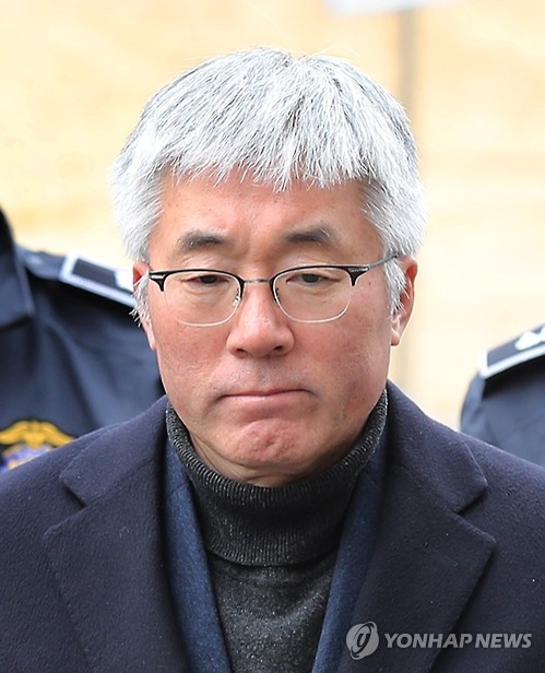 굳은 표정 김종덕 전 장관 (서울=연합뉴스) 이상학 기자 = 김종덕 전 문화체육관광부 장관이 7일 오후 서울 종로구 재동 헌법재판소에서 열린 박근혜 대통령 탄핵심판 사건 11차 변론에 증인으로 출석하고 있다. 2017.2.7leesh@yna.co.kr(끝)
