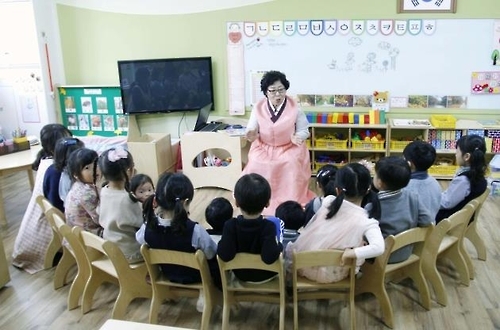 '아름다운 이야기할머니' 활동 모습