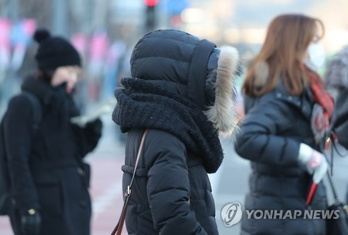 충북 찬바람 불고 기온 '뚝'…내일은 더 추워 - 1