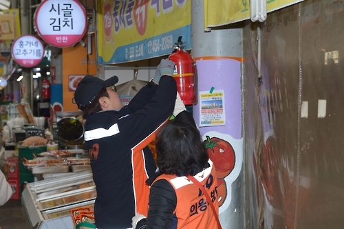 서울 전통시장 모든 점포에 소화기 1개씩 설치 - 1