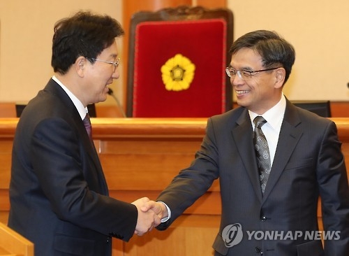 "14일까지 朴대통령 출석여부 정하라" vs "대통령과 상의" - 2