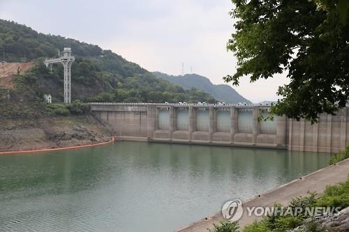 충주댐 저수율 40% 밑으로…대청댐·저수지는 70% 수준 - 1