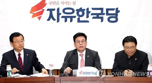 與 "탄핵 기각될 것"이라면서도 조기대선 가능성에 '촉각' - 1