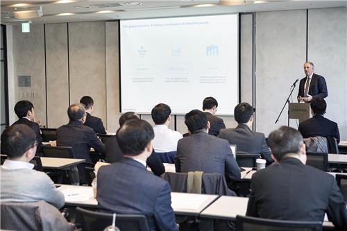 한국투자공사(KIC)는 17일 오전 서울 중구 KIC 본사에서 '공공기관 해외투자협의회(해투협)' 제17차 회의를 개최했다고 밝혔다.