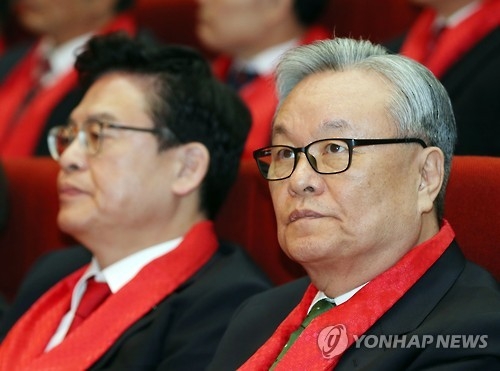 범여서 고개드는 '정치적 해법'…'탄핵선고前 하야' 염두뒀나 - 2