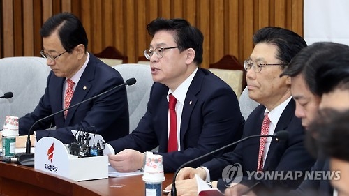 정우택 "특검연장법 내일 처리는 반헌법적 작태" - 1