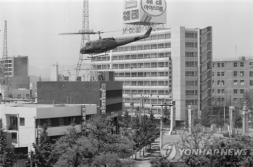 1980년 5·18 기간 중 광주 금남로 일대에서 촬영된 헬기