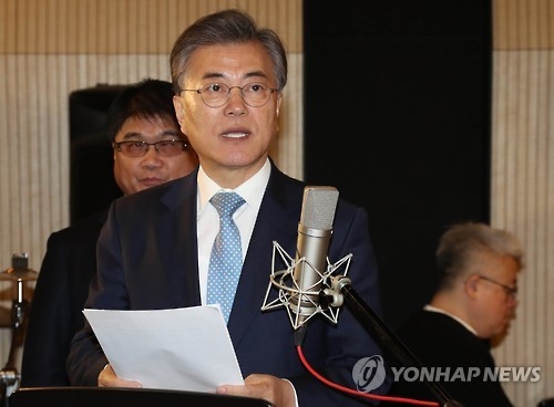 '대세몰이' 文, 안보공세 차단…시험대 오른 安, 집토끼 공략 - 2