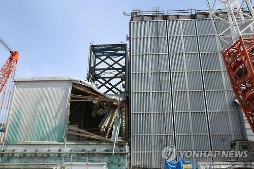 무너져내린 후쿠시마 원전 건물