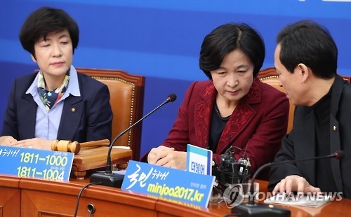 秋 "헌재, 만장일치 탄핵인용해야…친박집회 테러위협 수사해야" - 1