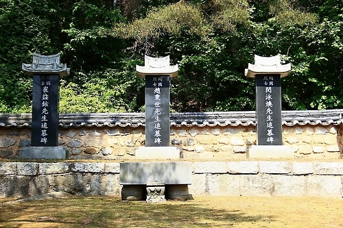 현등사 삼충단