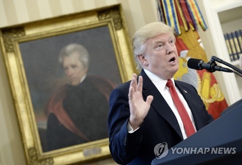 무역 행정명령에 서명, 연설하는 미국 트럼프 대통령