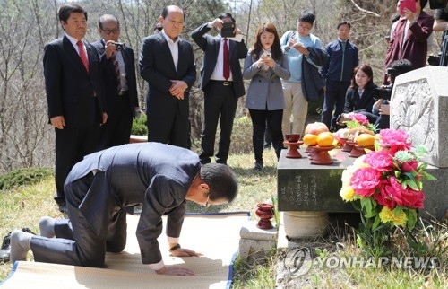 홍준표 "朴 전대통령은 정치적 사망…출당요구 도리 아니다" - 1