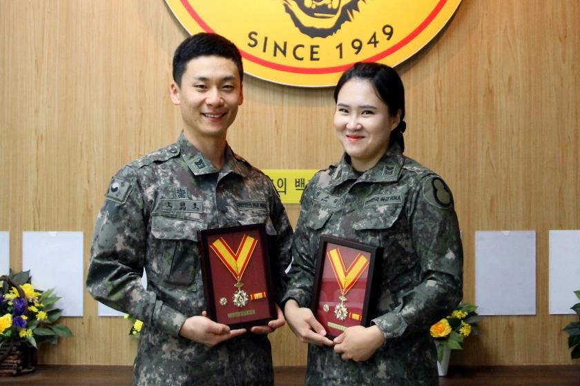 육군 부사관 부부 헌혈 유공 금장 수상