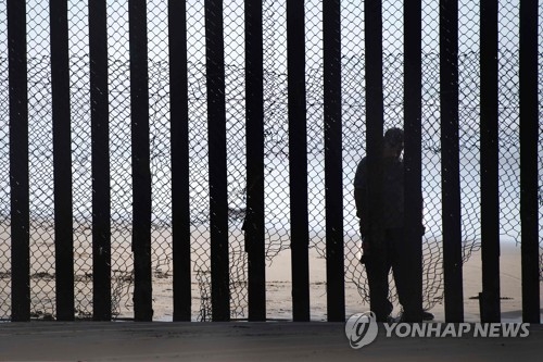 미국-멕시코 국경인 샌디에이고 보더필드 스테이트 파크