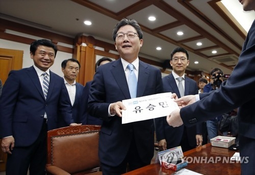 유승민, 대선후보자 직접 등록…"새로운 보수의 희망 보일 것" - 1