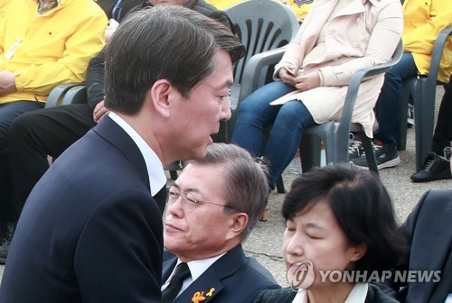 한국당 "文 '盧뇌물수수' 거짓말…北을 왜 주적이라 못부르나"(종합) - 1