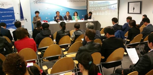 북한인권탄압 실태에 대해 증언하는 탈북자대표들