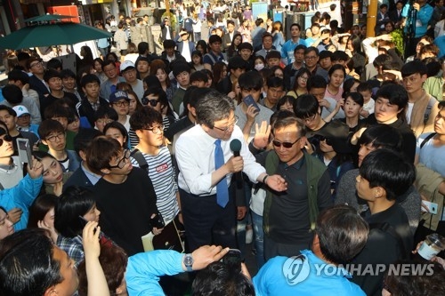 유승민 "더이상 당 내분 없기를…박근혜·이재용 법대로 한다"(종합) - 1