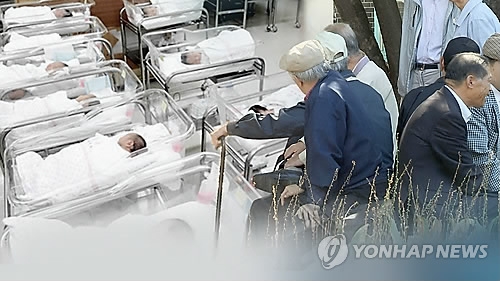 아동보다 노인이 많은 어린이날…고령사회 코앞 - 1