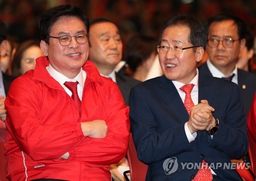 한국당, 탈당파 복당·친박 징계해제 급물살…洪 "오늘내로" - 1