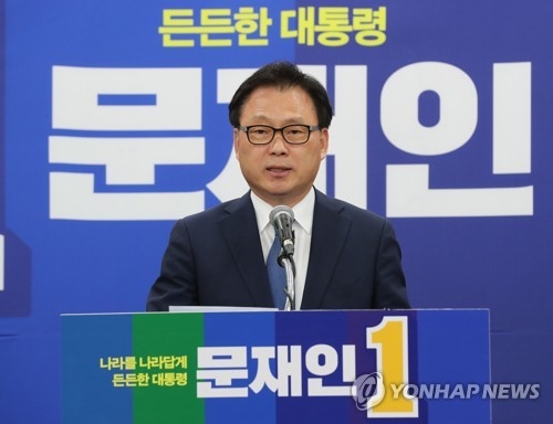 文, 洪의 안보관 비판에 "국민 모독하는 극악주장…최악 색깔론" - 1