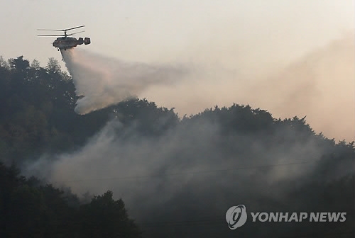 산불 진화하는 산림청 헬기