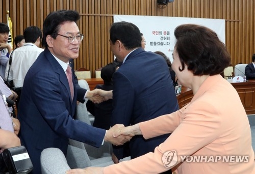 자유한국당 정우택 원내대표 겸 당 대표 권한대행