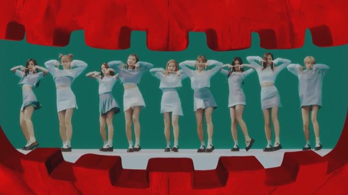 트와이스 'TT' 뮤비, 유튜브 2억 뷰 돌파 - 1