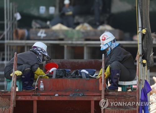 다시 시작된 세월호 선체 수색