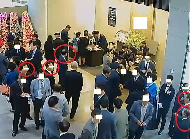 '부장님' 부르던 하객들 알고보니 결혼식 답례금 절도범 - 2
