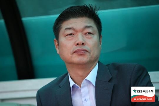 K리그 챌린지 15경기 무패 행진을 지휘하는 김종부 경남FC 감독