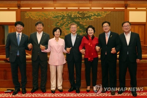 文대통령 "100% 흠결없는 사람 없지만 최선 다해 국회 설득" - 1