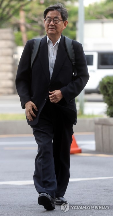 안경환 법무부 장관 후보자가 14일 오전 적선동 청문회 준비사무실로 출근하고 있다. 2017.6.14
