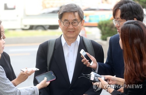 저서 논란 질문받는 안경환 후보자