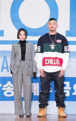 랩 트레이너 치타(왼쪽)와 던밀스