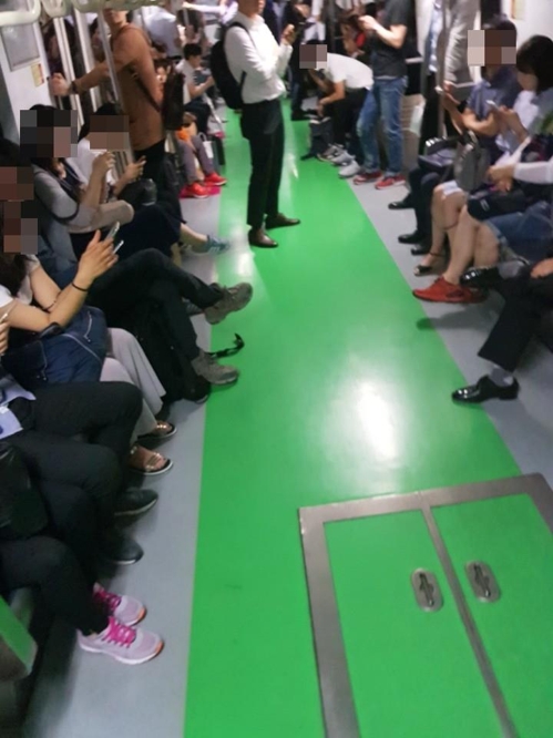 출근길 강남역 지하철 '고장'