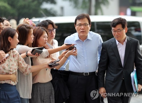 최종구 금융위원장 후보자의 첫 출근길