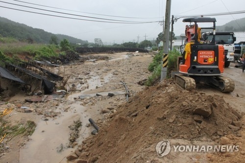 지난 18일 충남 천안시 병천면에서 수해 복구를 하는 모습 [연합뉴스 자료사진] 